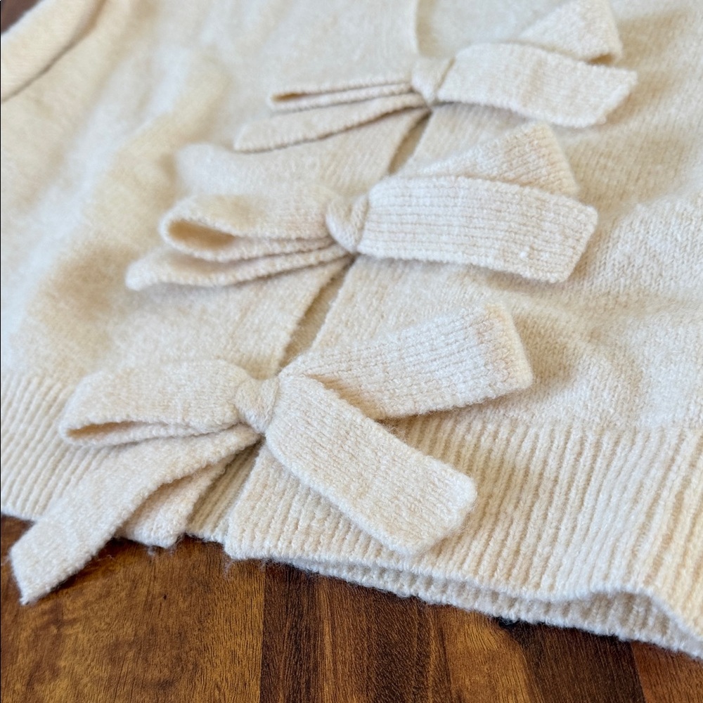 Cream Cropped Sweater with Bow Accents sz S - Picture 3 of 11